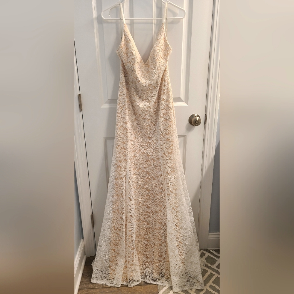 Vera Wang Cream Lace Wedding Dress